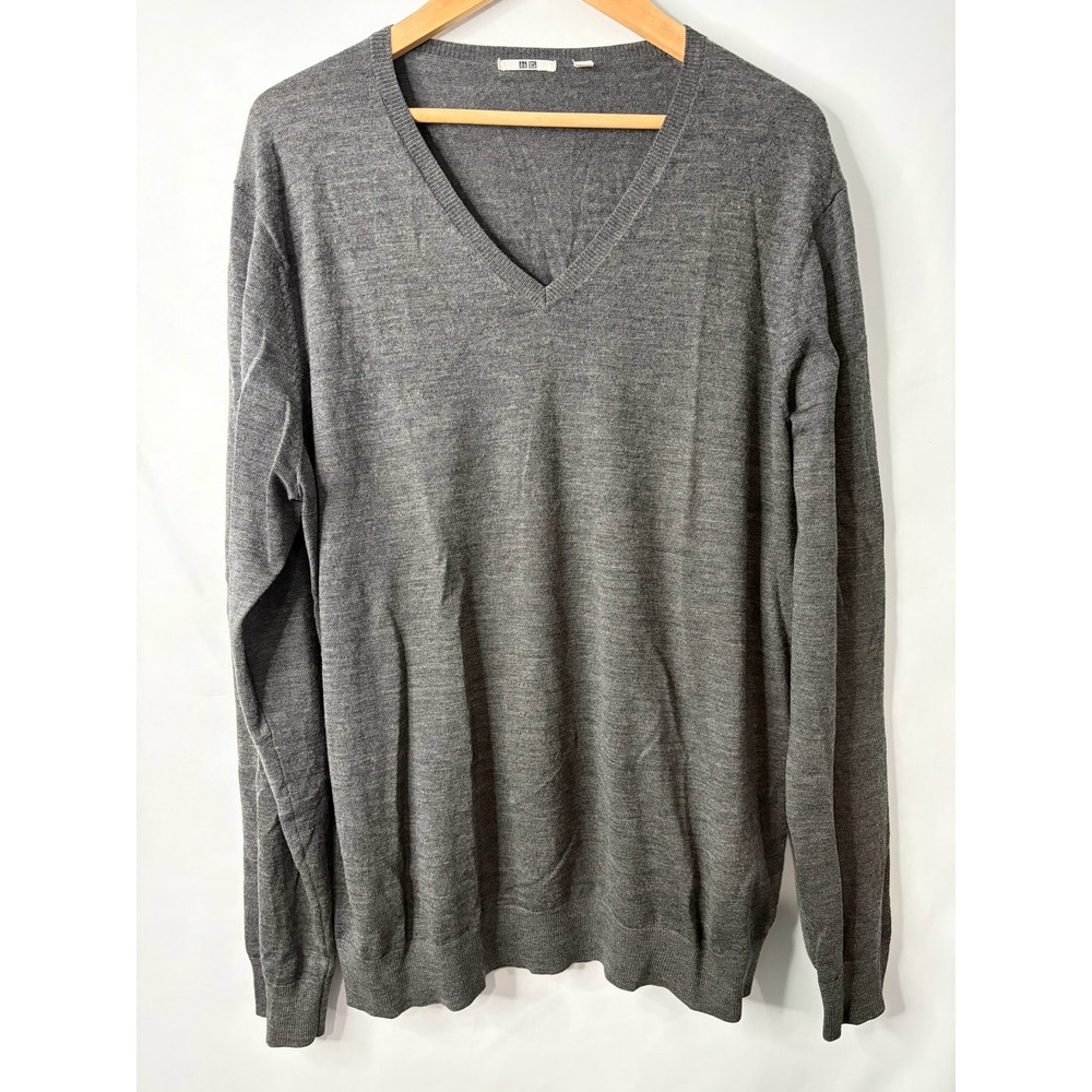 Uniqlo Mens XL Gray 100% Pure New Wool V-Neck Lightweight Knit Sweater Luxury